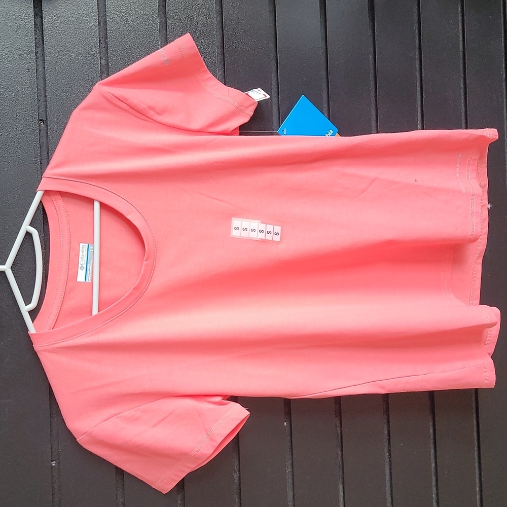 Columbia * NWT* V-Neck